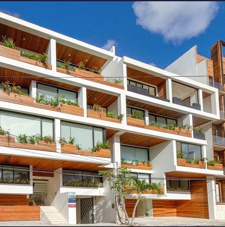 Sleek New Loft w/Plunge & Rooftop Pool Near Beach!