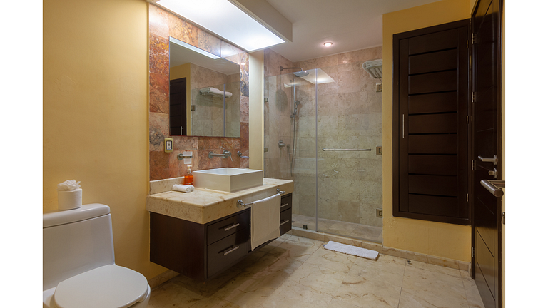 Condo Frente al Mar en el Centro