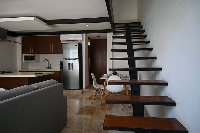 Sleek New Loft w/Plunge & Rooftop Pool Near Beach!