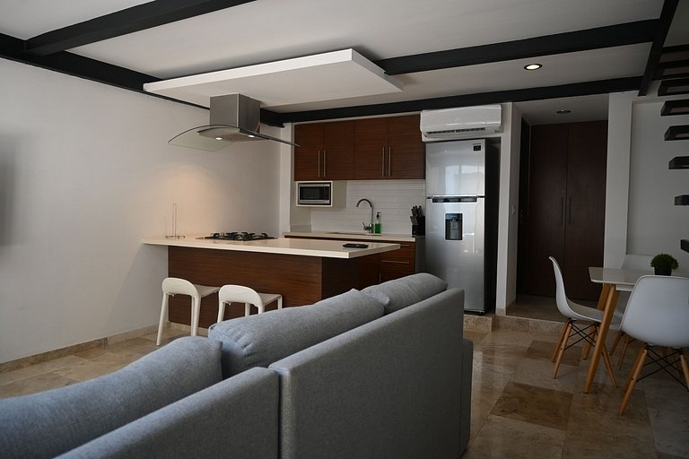 Sleek New Loft w/Plunge & Rooftop Pool Near Beach!