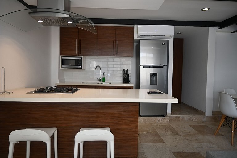 Sleek New Loft w/Plunge & Rooftop Pool Near Beach!