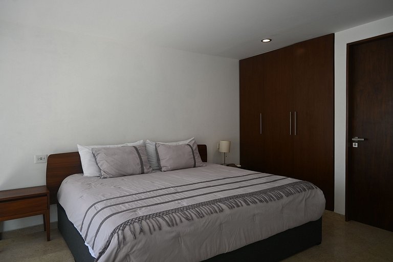 Sleek New Loft w/Plunge & Rooftop Pool Near Beach!